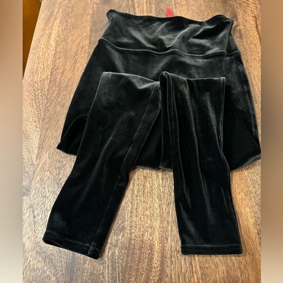 (Last call) EUC Spanx Velvet Leggings - Picture 5 of 7